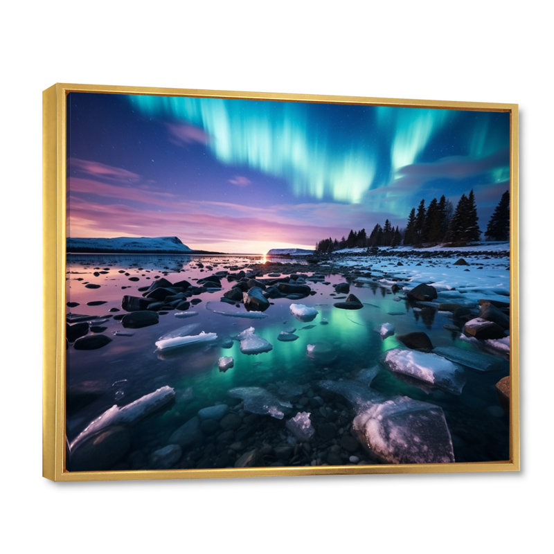 Samana Canada, lumière polaire I sur toile, Cadre flottant doré, H 34 po x l 44 po x P 1,5 po