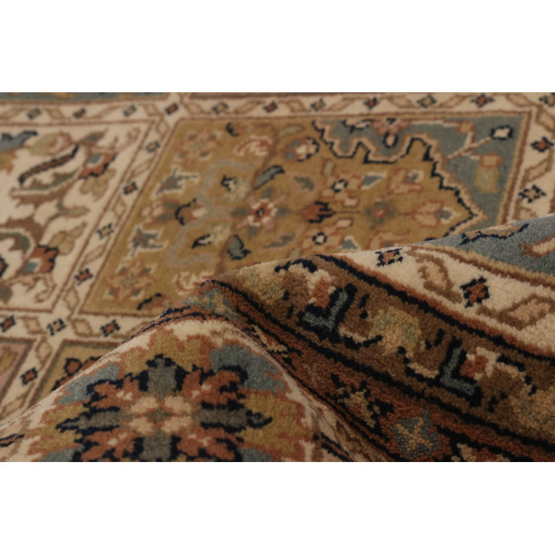 Tapis crème Royal Sarough 5 pi 5 po x 7 pi 10 po