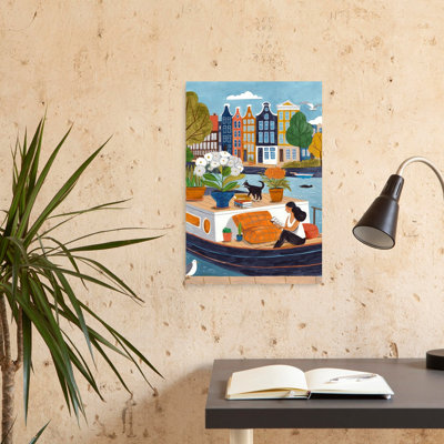 Vie urbaine à Amsterdam sur une péniche, affiche murale représentant un paysage urbain coloré, paisible et serein avec un oiseau et un chat.