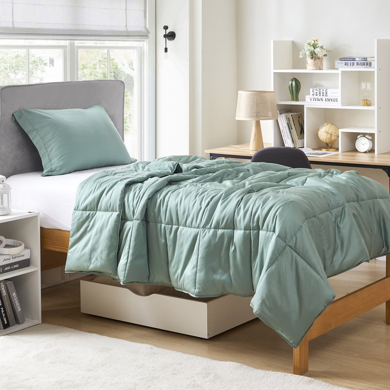 Coma Inducer Cool as a Cucumber Lightweight Oversized Comforter Set, Green, Queen Comforter + 2 Standard Shams