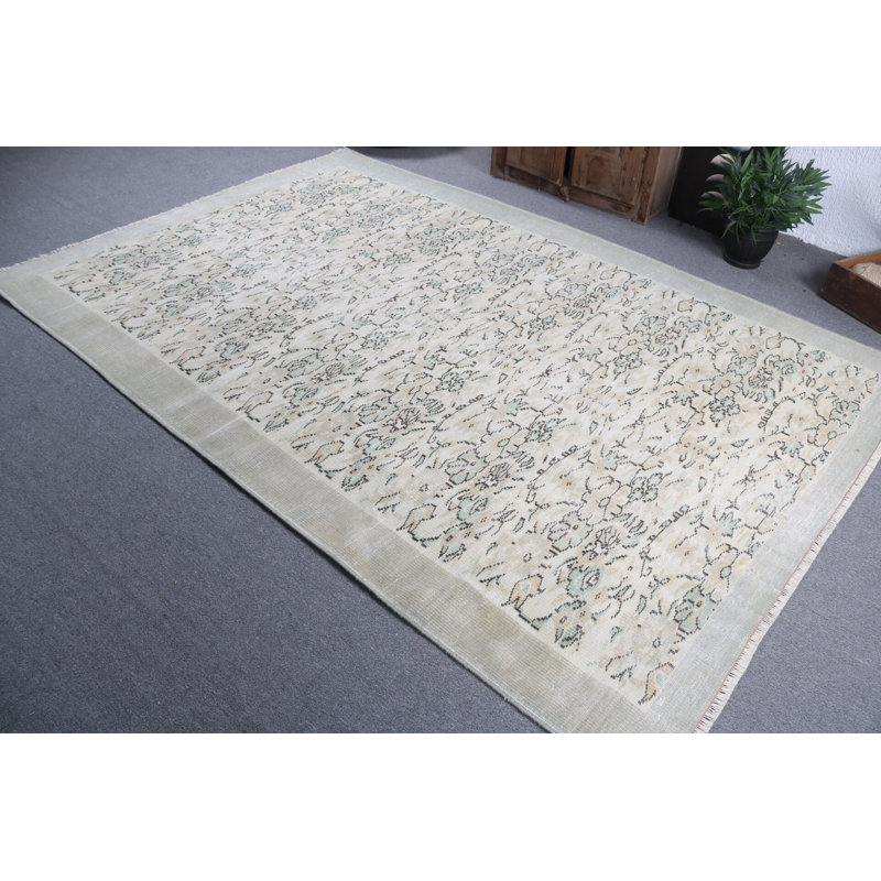 Handmade Wool Area Rug in Floral Pattern Perfect for Enhancing Living Room Decor Aesthetics