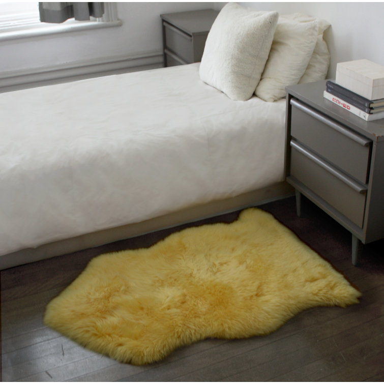 Tapis jaune en peau de mouton Haghni