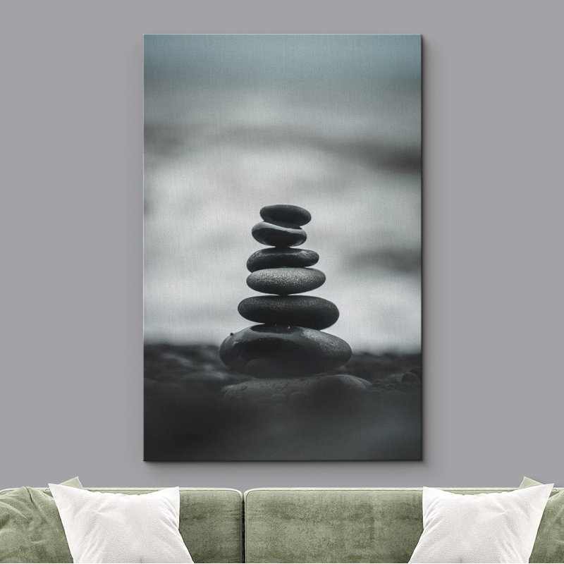 «Smooth Black Pebbles On Beach On», reproduction sur toile, H 24 po x l 16 po x P 1,5 po