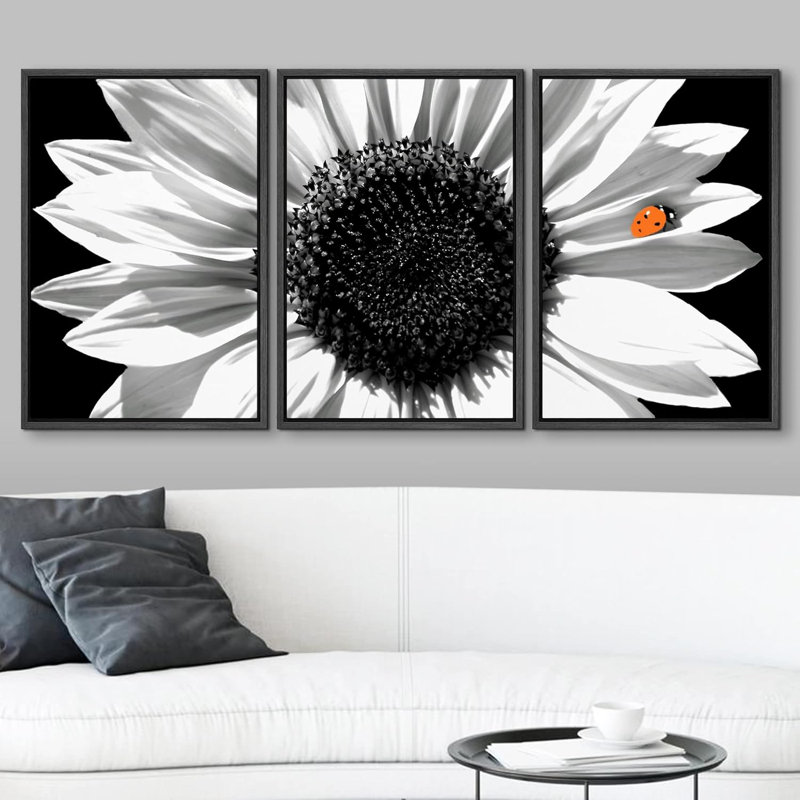 «Sunflower A Ladybug on a Sunflower», ensemble de 3 reproductions de photos sur toiles tendues, H 24 po x l 16 po