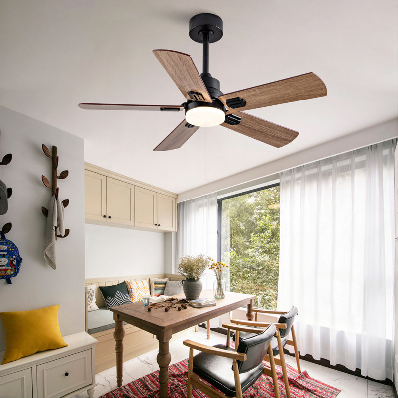 Ventilateur de plafond intérieur / extérieur intelligent de 42 po avec lumière, 6 pales noir / noyer à double finition, télécommande, DEL à intensité variable, moteur à courant continu silencieux à 6 vitesses, réversible