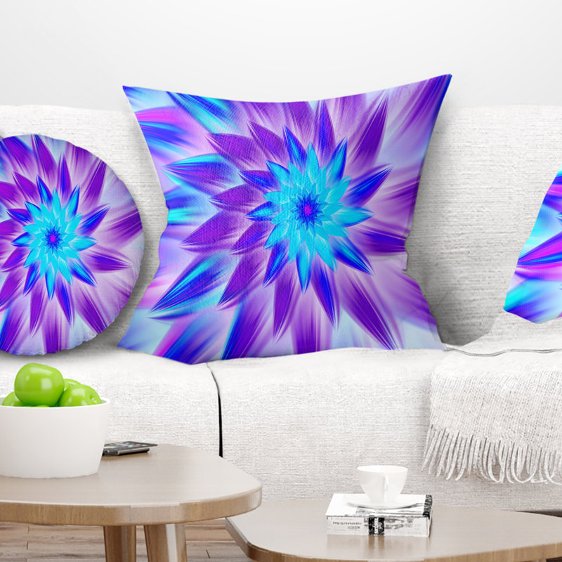 Pétales de fleurs bleues exotiques - coussin à imprimé floral, 16 po x 1 po, Coussin décoratif