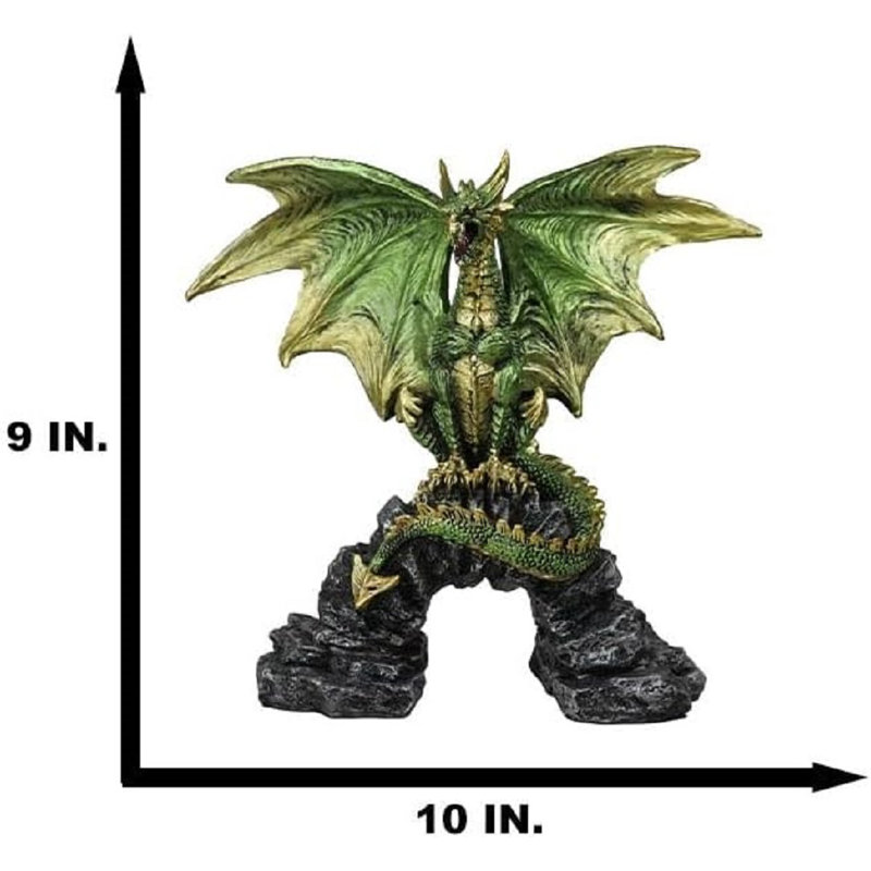 Figurine verte et dorée en forme de dragon de Behemoth perché sur un rocher antique