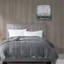 Couverture légère en duvet synthétique avec garniture en satin gris anthracite-119424588-119424590