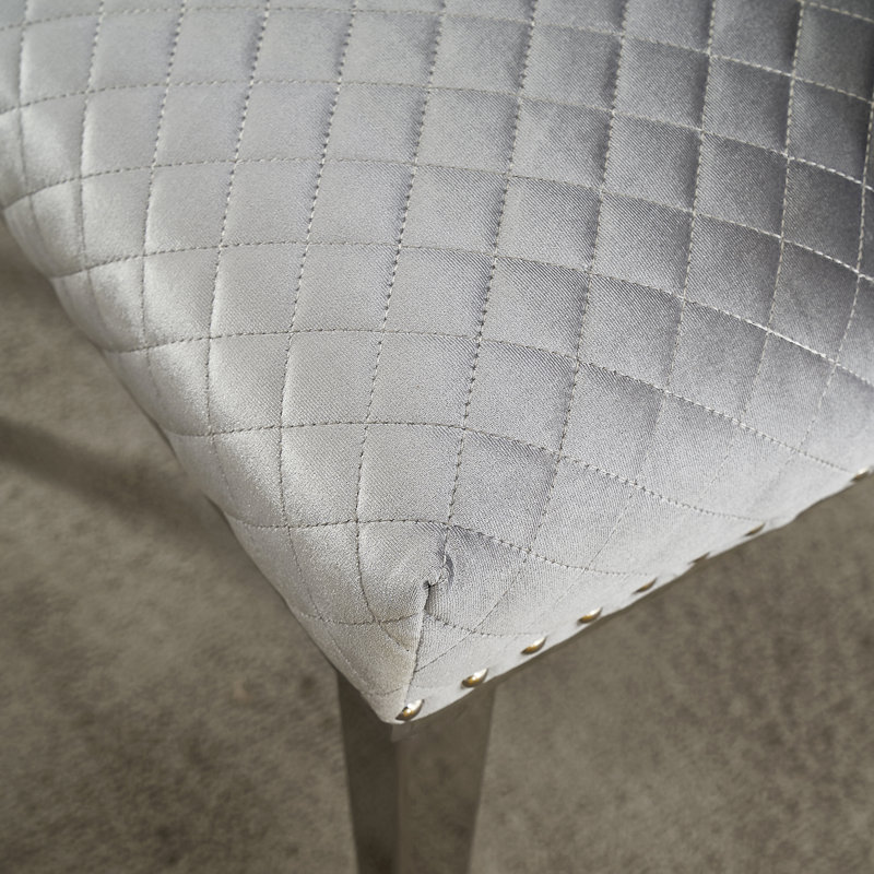 Chaise d'appoint en velours capitonné Colletta