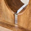 Table basse moderne et simple de luxe moderne de couleur bois. Le bureau d'ordinateur. La table de jeu.