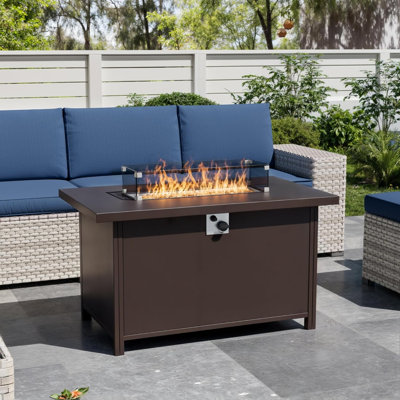 Table d'extérieur pour foyer au gaz en osier pour l'extérieur, foyer d'extérieur au propane 43 000 Btu avec plateau en métal en métal, pare-vent en verre, housse anti-poussière