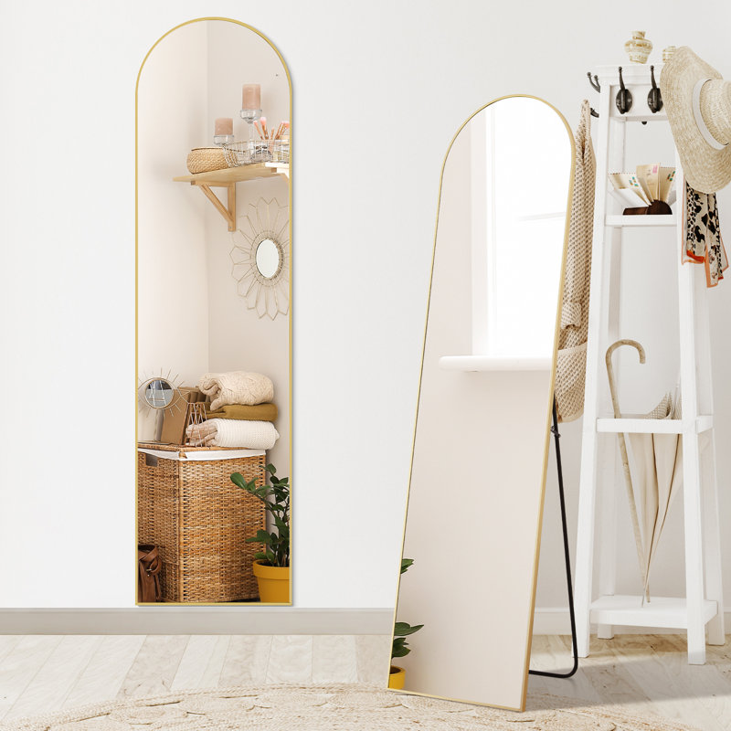 Miroir arqué en métal, Doré, 59 po x 16 po