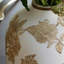 Motif floral brun peint! Vase de table en céramique blanche, alliant beauté et fonctionnalité.