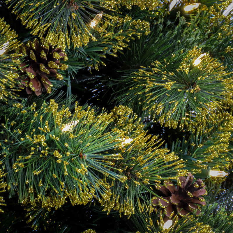 The Holiday Aisle® 7 pi. Maine de pin pré-éclairé avec lumières DEL