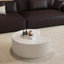 Table basse moderne en cuir fritté clair avec dessus en pierre et forme irrégulière pour le salon (chaque table a un motif unique)-1035075704