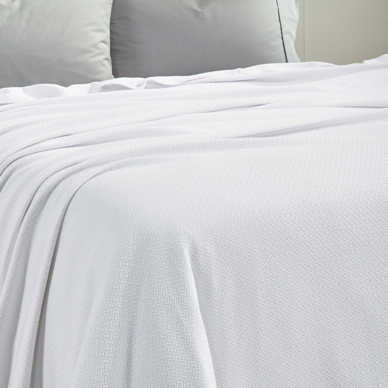 Full/Queen White Cotton Chevron Woven Blanket