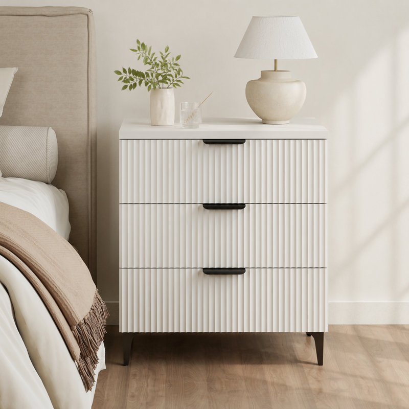 Grande table de chevet moderne en bois cannelé avec 3 tiroirs, l 25,6 po x P 13,8 po x H 29,5 po, blanc, Blanc