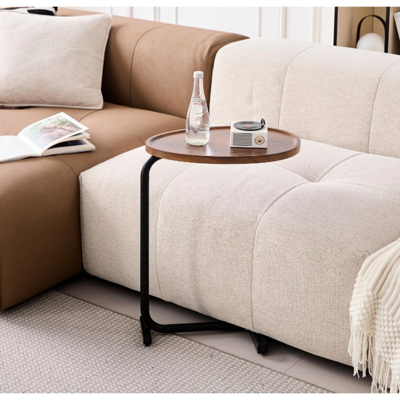 Table d'appoint brune pour le salon