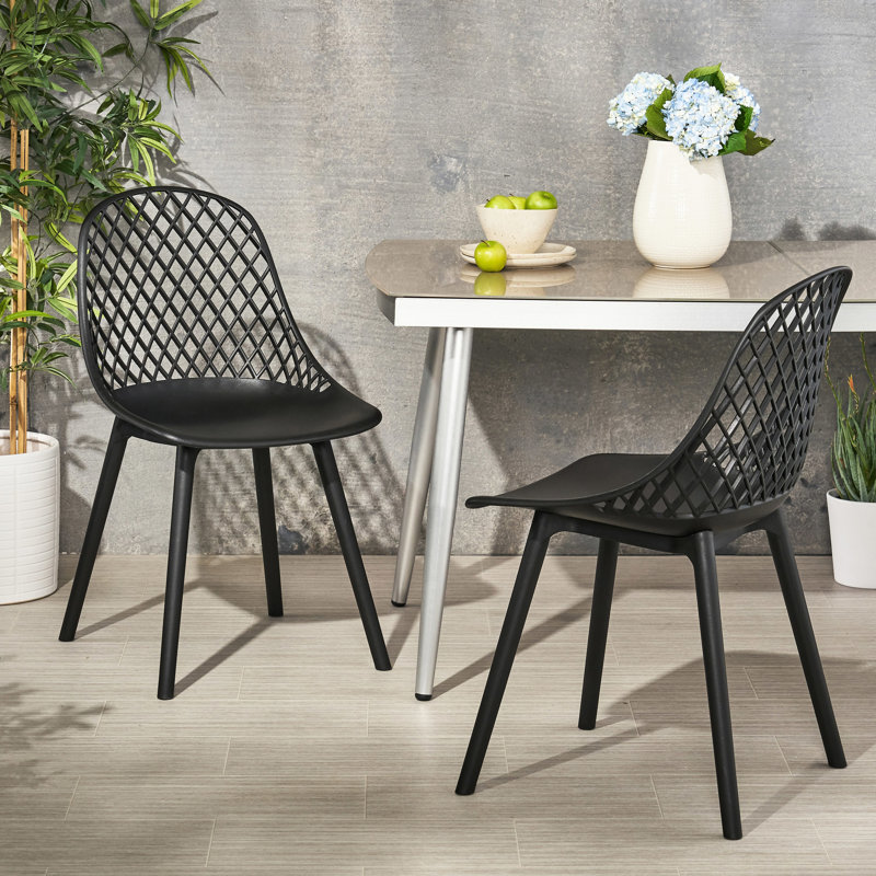 Chaise d'extérieur en polypropylène noir - chaise Lily avec caractéristique et structure stable, poids de 9,67 lb, 33,88 po Hauteur élégante de la base résistante aux intempéries, largeur 21,15