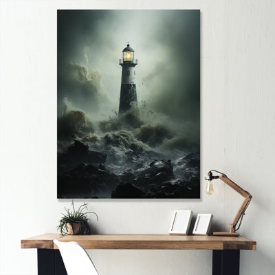 Phare aux prises avec les vagues orageuses I