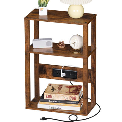 Petite table d'appoint étroite à 3 niveaux en bois avec station de charge, table de chevet Skinny pour les petits espaces, table de chevet mince avec rangement pour canapé, table de bout mince avec ports USB et prises de courant