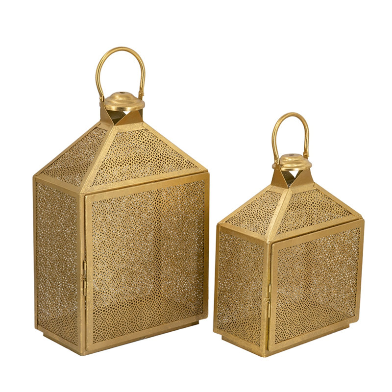 Lanternes en fer doré S / 2 avec motif perforé complexe 1S / CTN L: 11,5 x 6,5 x 18,5 po S: 10 x 5,7 x 14 po