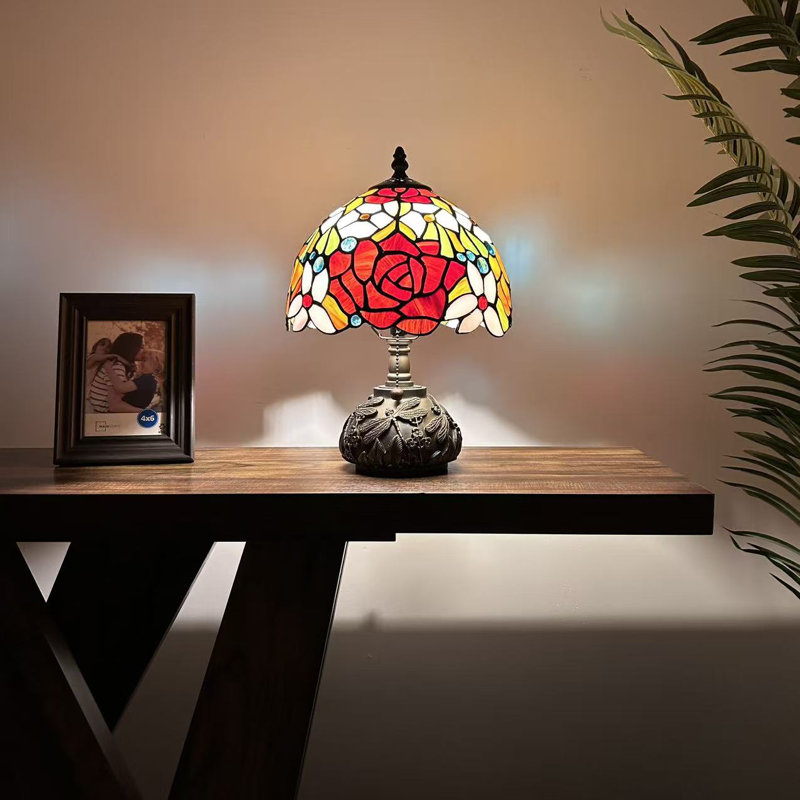 Lampe de table Harumi Tiffany en verre teinté orange rouge à base de libellule DEL l 10 po x P 10 po x H 14 po