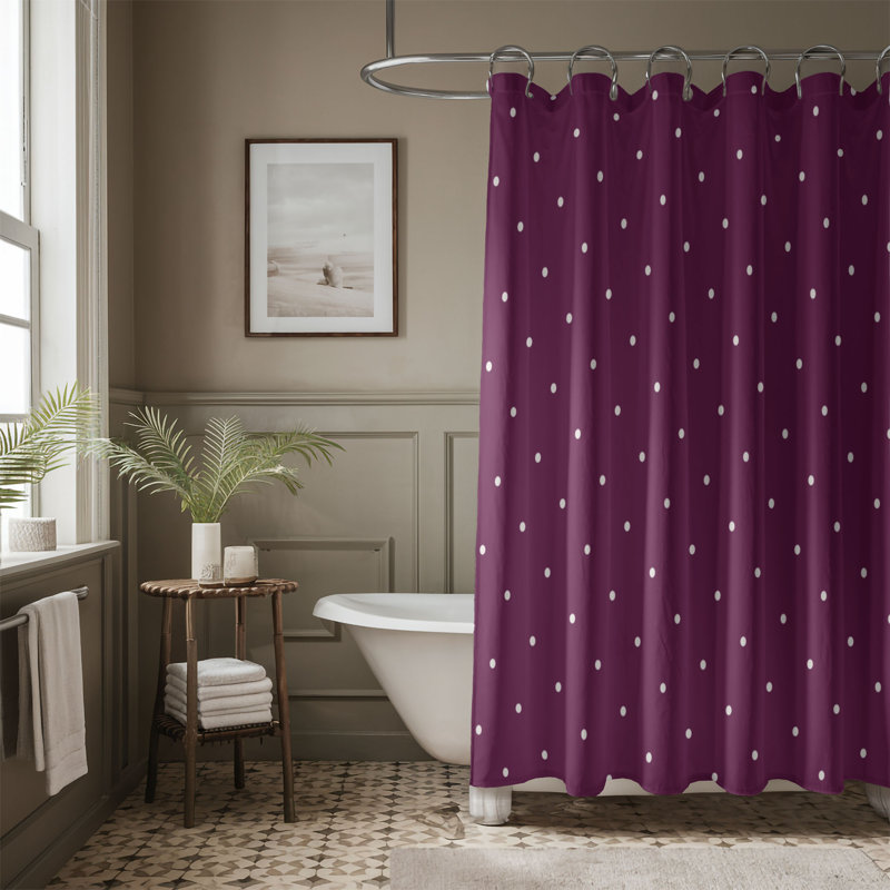 Rideau de douche mauve à pois mauves, H 74 po x l 71 po