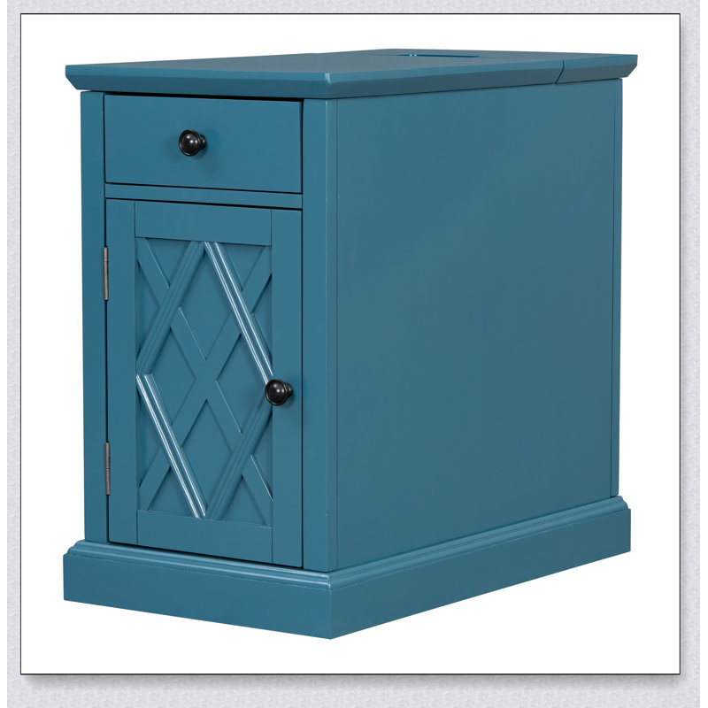 Table de bout classique avec ports USB et rangement, parfaite pour les intérieurs modernes et traditionnels.