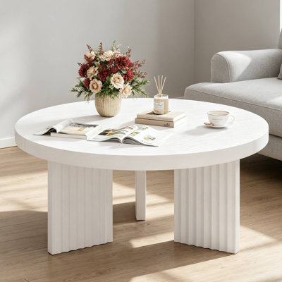 Table basse ronde de 85 cm (33,5 po), table d'appoint ronde avec pieds cannelés et plateau de 3,3 cm (1,3 po) d'épaisseur, idéale pour le salon ou la chambre. Montage facile.