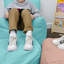 Fauteuil confortable et repose-pieds-98616275