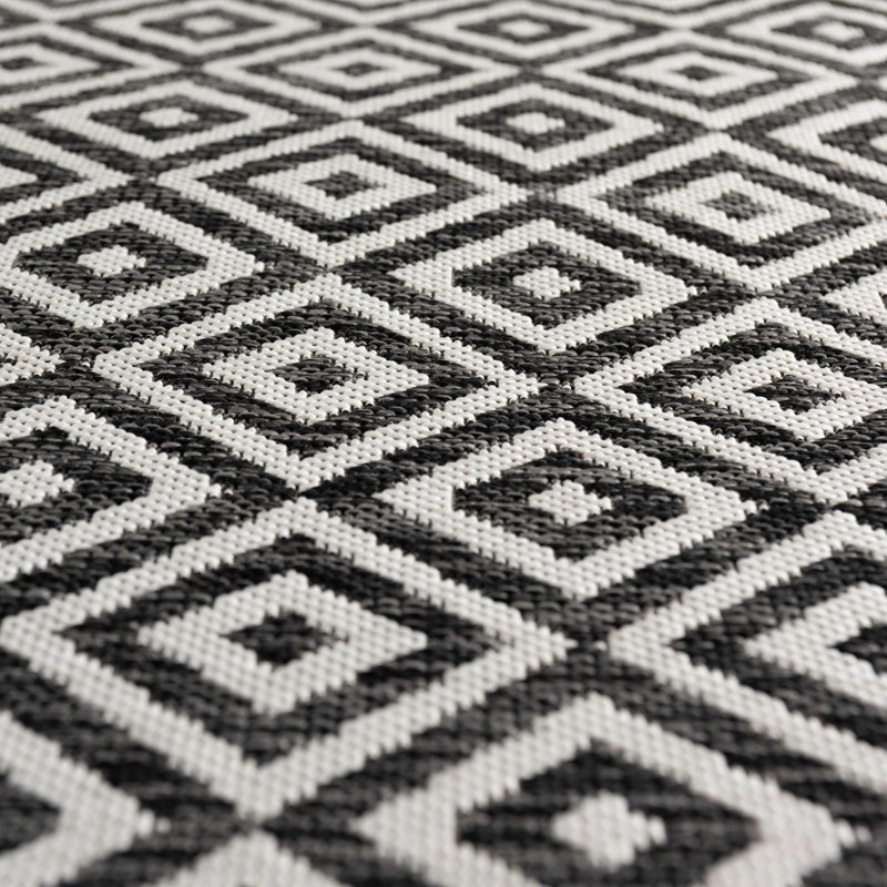 Geometric Indoor / Outdoor Area Rug, Rectangle 66 x 91cm
