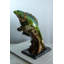 Statue d'iguane en bronze Nifao - sculpture d'intérieur / extérieur de la faune Vibrant, coulée de cire avec patine verte et dorée, iguane sur un tronc d'arbre monté sur une base en marbre pour collectionneurs et décoration 20 x 7 po x 22 po