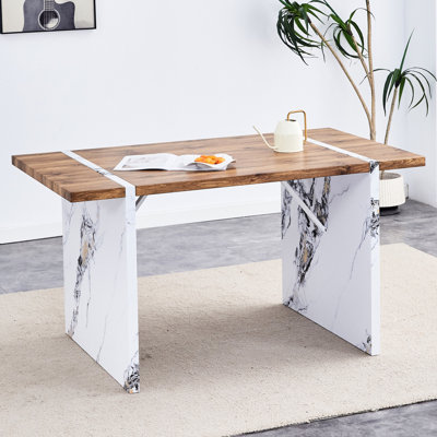 Table de salle à manger moderne, 55 po x 31,5 po, avec grain de bois naturel. Fabrication. Pieds en marbre blanc. Structure en métal à l'intérieur. Aspect grain facile à nettoyer. Table stable