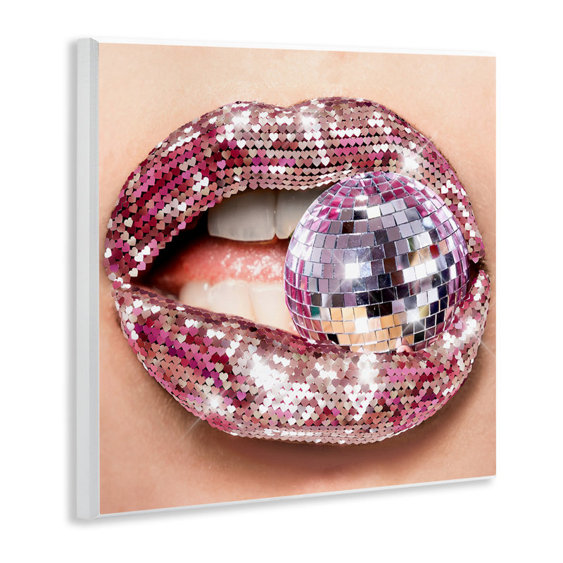 «Biting Disco Ball» par Ziwei Li