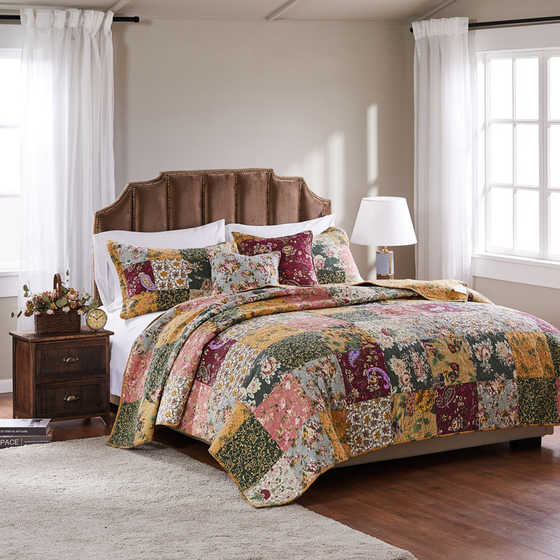 Bohemian Full/Queen Pink Cotton Reversible Patchwork Quilt Set