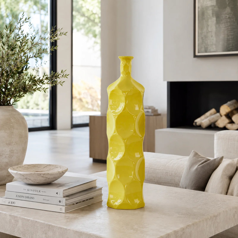 Vase de table 17,75 po Eaglin, H 17,78 po x l 4,75 po x p 4,75 po, Jaune