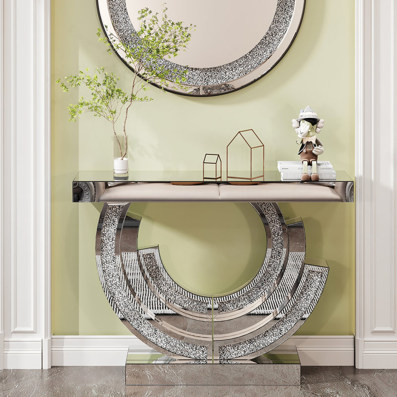 Console moderne argentée incurvée pour espace de vie principal, losange en forme de 3c, bords de miroir polis à la main, base en diamant artisanale audacieuse, reflet de miroirs, conception en spirale unique