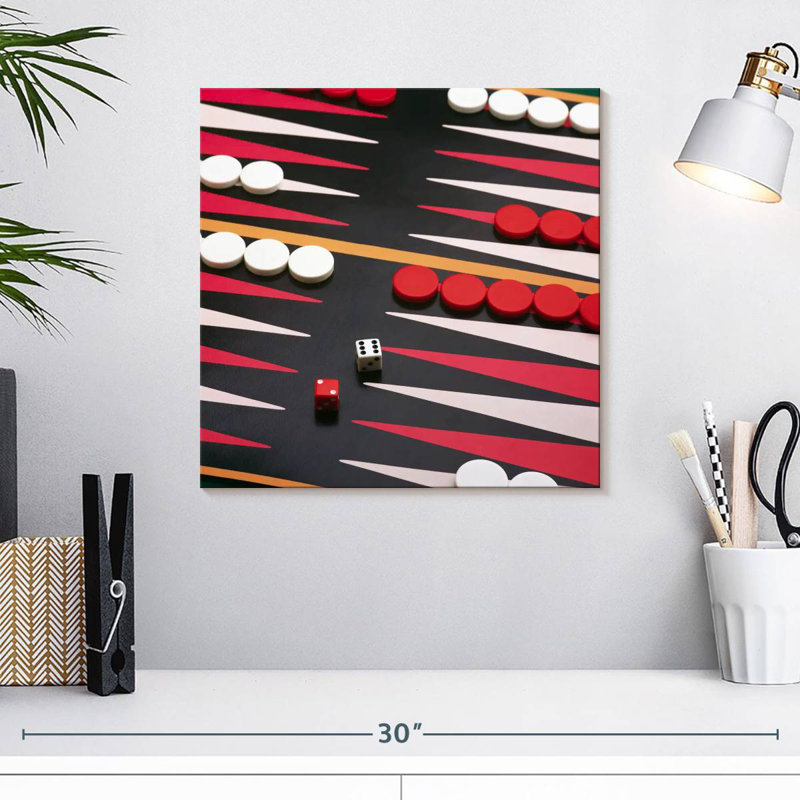 Senne jouant au backgammon, H 16 po x l 16 po