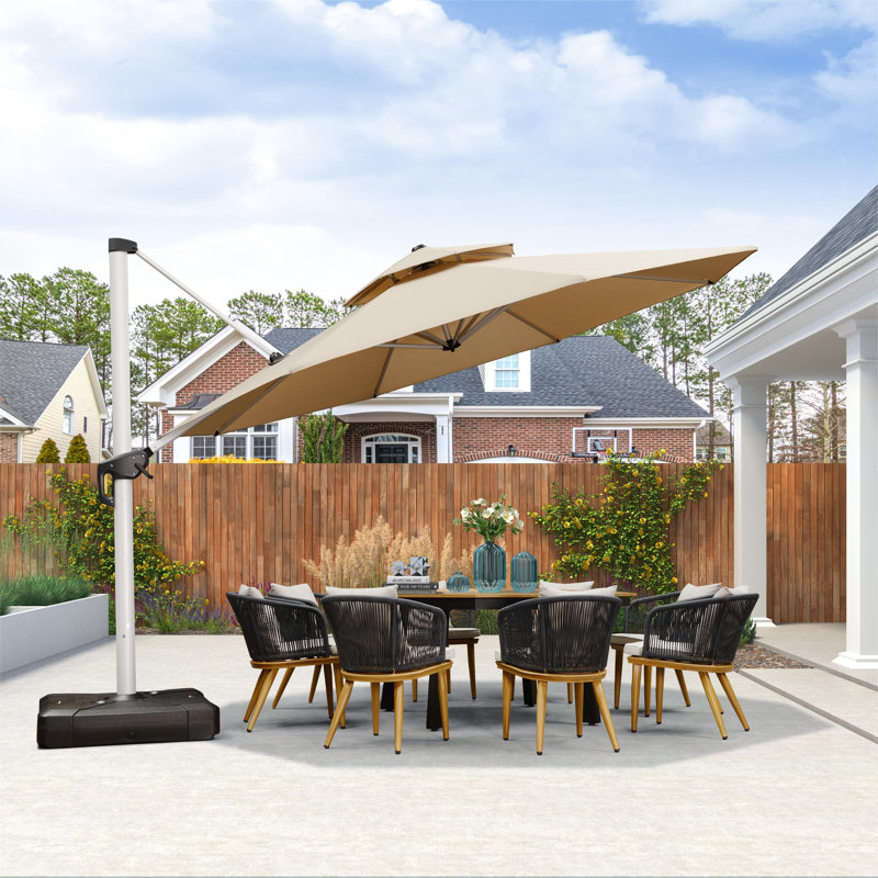 Parasol extérieur Legend avec base, H 108 po x l 156 po x P 156 po, Beige