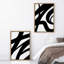 Illustration en noir et blanc de coups de peinture minimalistes, œuvre d'art moderne-102453266-102453270
