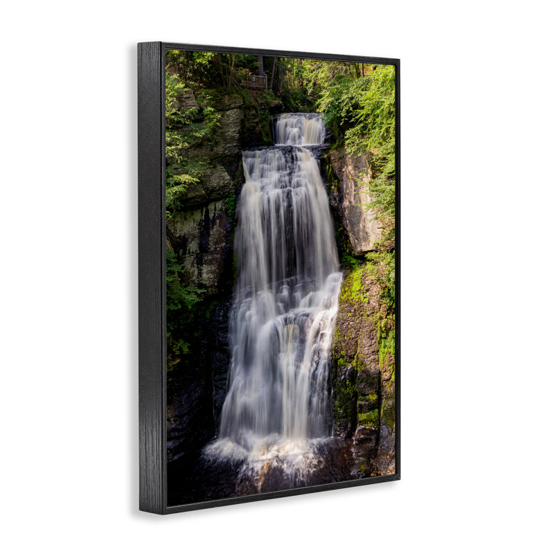 Giclée encadrée d'une cascade dans la forêt, conception de Jeff Poe, H 18 po x l 12 po, Giclée encadrée noir minuit