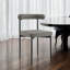 Ensemble de deux chaises d'appoint à dossier ouvert en similicuir gris et noir