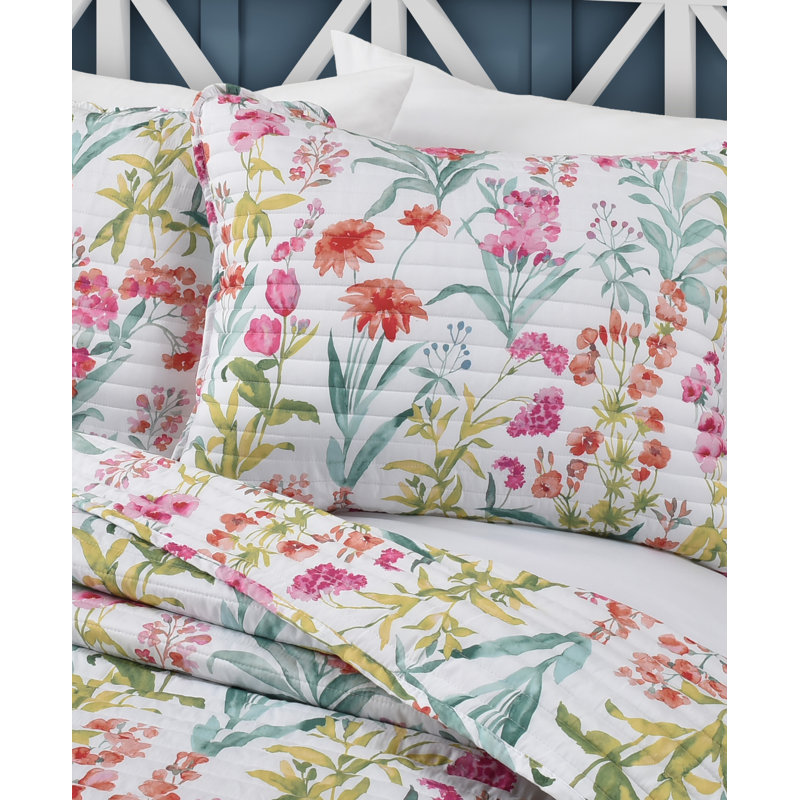 Queen Pink Floral Aerated Fabric Quilt Set