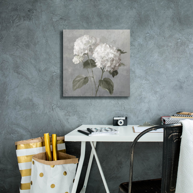 «White Hydrangeas» par Danhui Nai, art mural sur toile, H 18 po x l 18 po