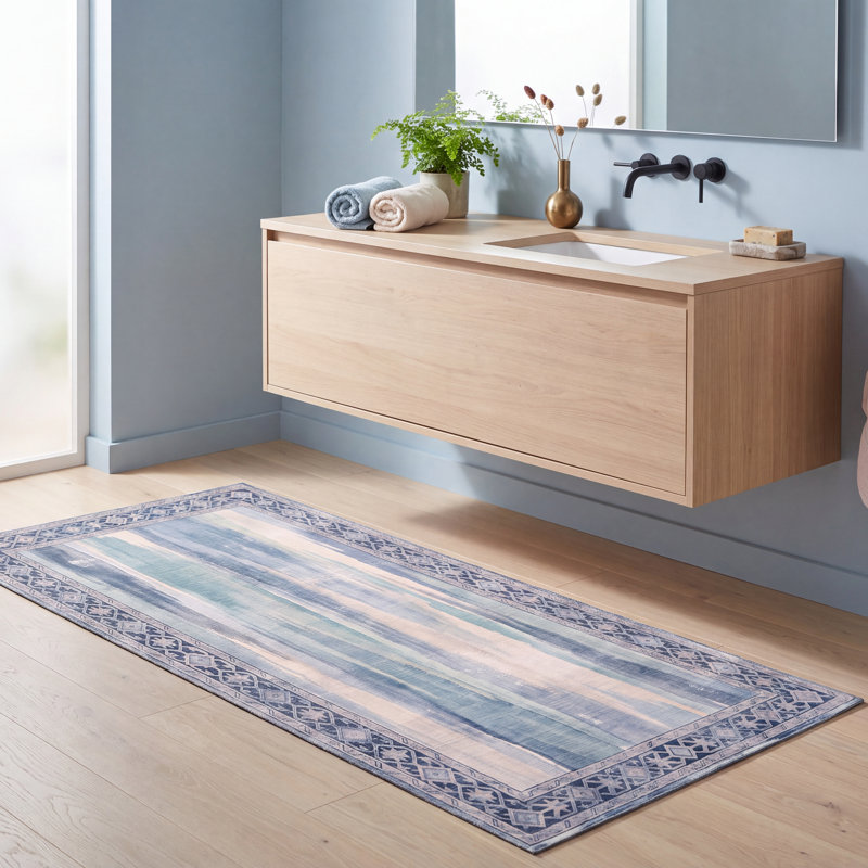Tapis bleu marine abstrait moderne en polyester lavable Harbor, 2 pi 7 po x 19 pi 8 po