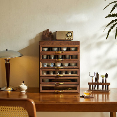 Vitrine en bois de noyer noir