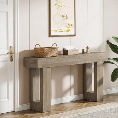 Console élégante en bois avec charme rustique et amplement d'espace pour la décoration intérieure