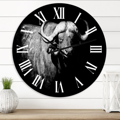 Portrait monochrome de Buffalo I - horloge murale de ferme