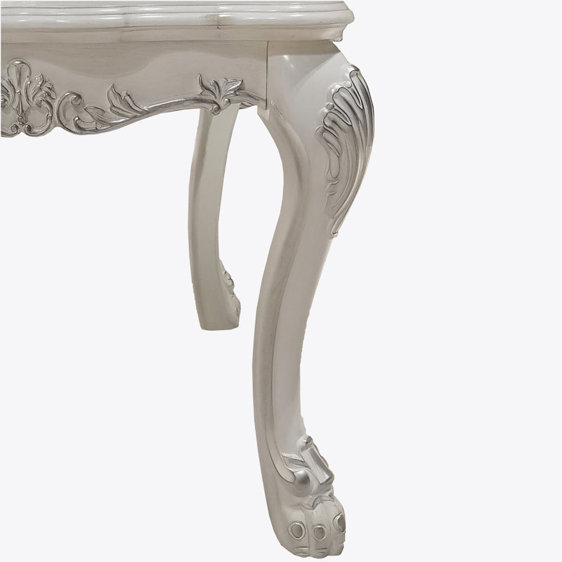 Table de bout avec pattes dorées